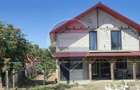 Casa / Vila cu 4 camere de vanzare