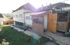 Vand casa P+Pod in Izvoarele, la 15km de Hunedoara, teren 920mp, anexa