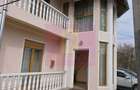 Casa de vanzare cu 3 camere in Poiana Campina