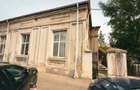 Casă cu 3 camere cu Canalizare în Central - 1