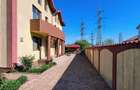 Casă cu 8 camere cu Teren 1017 Mp în Năvodari - 2
