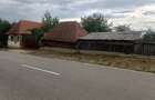 Vand teren 900 m,casa ?i anexe