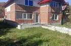 Casă cu 6 camere în Vulturești - 1