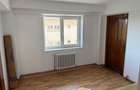 Vand apartament renovat spatios cu 3 camere, Strada Ion Pillat Botosani - 2
