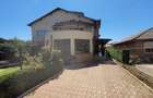 Casă individuală cu 11 camere cu Teren 854 Mp în Central - 2