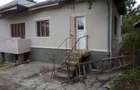casa 6 camere, parter inalt, beci+garaj,constructie 1995, incalzire centrala l teren intravilan 1,5h - 1