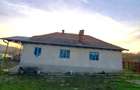 4.443 mp pozi?iona?i direct la DJ678A, cu 39,57 m front stradal . - 11