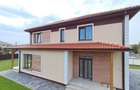 Casă cu 5 camere cu Teren 601 Mp în Central - 1