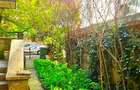 Apartament 3 camere parter in vila plus garsoniera demisol si curte. - 3