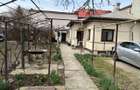 Casa cu 3 camere, curte ?i aer condi?ionat - 3