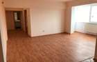 Proprietar, oferă spre vânzare apartament 3 camere decomandat zona Mioritei