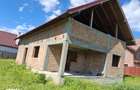 Casa de vanzare la rosu