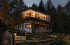 Vile premium , chalet ?i Tree House-uri intr-un Resort Wellness montan