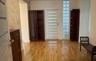 Apartament cu 4 camere, garaj , beci, pod ?i 3 balcone - 3