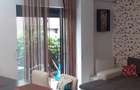 inchiriez 2 camere, decomandat, parter cu gradina, loc de parcare ,zona buna - 9