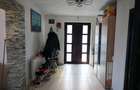 Casă cu 2 camere cu Teren 4500 Mp în Central - 1