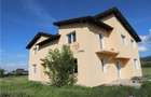 Casă individuală cu 8 camere cu Canalizare în Cristian - 3