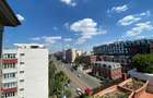 Apartament cu 4 camere decomandat în Capitale - 8