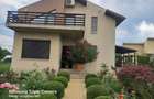 Casă cu 5 camere cu Teren 1000 Mp în Priseaca - 2