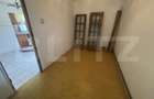 Apartament de vanzare, partial renovat, 3 camere, 43 mp - Si - 7