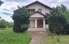 Casa P+M construita intr-o oaza de verdeata , departe de zgomotul orasului - 1