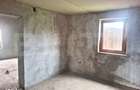 Casa (la rosu) + teren 2522 mp ideala pentru personalizare - Cost - 3
