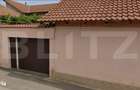 Casa de vanzare in Codlea zona linistita, singur in curte - 2