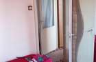 Vand apartament 2 camere din caramida zona centrala langa posta nr 1 et 4 avand usa metalica geamuri termopan boiler si un convector.