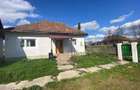 Casa de vanzare cu teren spatios - 1