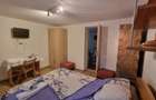 INCHIRIEZ Spatiu Generos doua corpuri de casa (apartament corpul A si camera cu baie propie corpul B