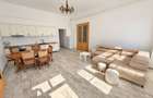 Apartament cu 3 camere și curte privată | Parcul central | Parcare