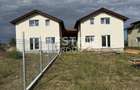 Duplex cu 4 camere despartit prin carport in Mosnita Noua!