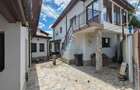 Soseaua Chitilei, zona Razelor, casa 2 corpuri, 6 camere, 4 bai, teren 213 mp - 1