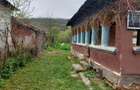 Casa cu teren 700mp (+ 7000 mp extravilan) si padure 2500mp