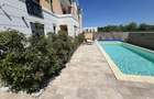 Nou. Piscina. Bucatarie separata. Mobilat si utilat LUX. Braytim - asfalt. - 12