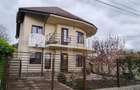 Casă cu 5 camere cu Teren 250 Mp în Central - 2