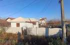 Vand casa cu 3 camere - 2