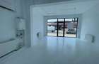 Spațiu comercial, de 50 mp, în Central - 3