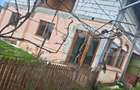 Casa (la rosu) + teren 2522 mp ideala pentru personalizare - Cost - 17