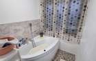 Casă cu 5 camere cu Canalizare în Central - 8 Casă cu 5 camere cu Canalizare în Central - 8