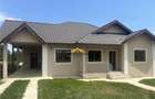 Casă cu 5 camere cu Teren 550 Mp în Cervicești - 1