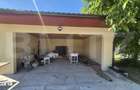 Casa cu 3 camere de , 200 mp, teren 3286 mp, localitatea Jankmajtis, U - 1