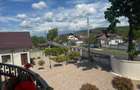 Vila P+E+M 350mp + casa de oaspeti situata la 11 km de Targoviste - 4