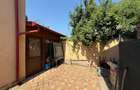 Casă cu 5 camere cu Teren 317 Mp în 8 Martie - 2