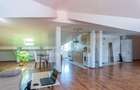Apartament cu 4 camere decomandat în Dobroești - 2