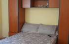 Inchiriez 2 cam baie bucatarie hol casa .gen curte