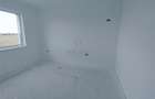 Duplex Cu Panouri - 5 Camere - 3 Bai - 3