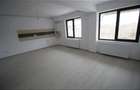 Apartament cu 3 camere semidecomandat în Central - 2