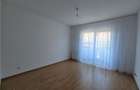 De inchiriat apartament 3 camere, centru, decomandat 2 bai, balcon - 2