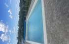 Casa de vacanta ?i piscina cu deschidere la lac.